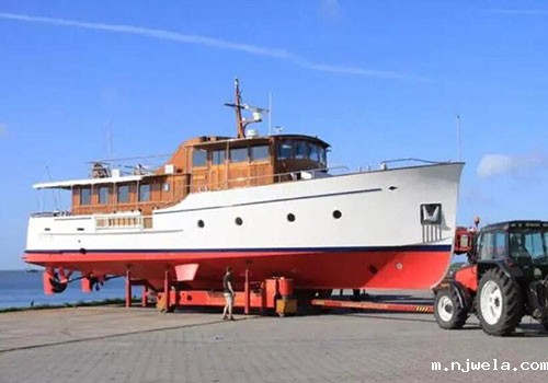 游艇搬运机的维护和保养周期及成本是多少？