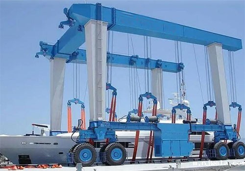 游艇吊与其他类型的船舶吊装设备有什么区别和优势？