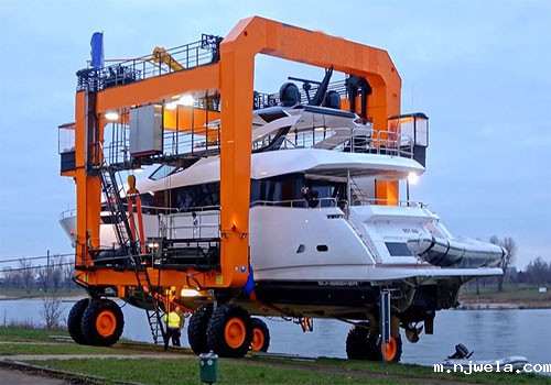 移动式游艇吊
