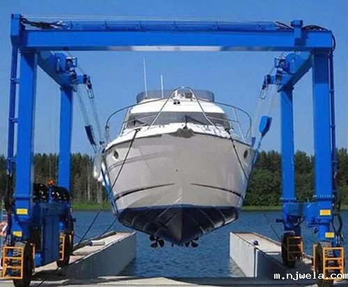 如何选择合适的游艇吊艇杆以满足不同需求？