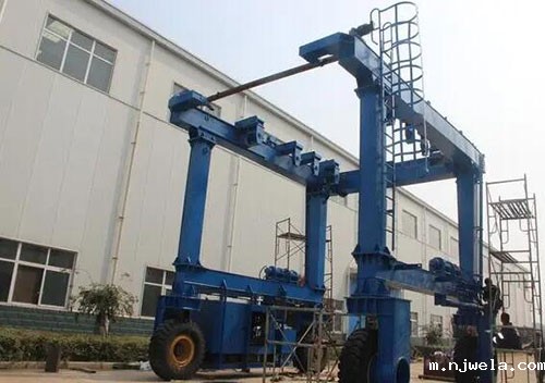 游艇吊艇杆在搬运游艇时有哪些优势和局限性？